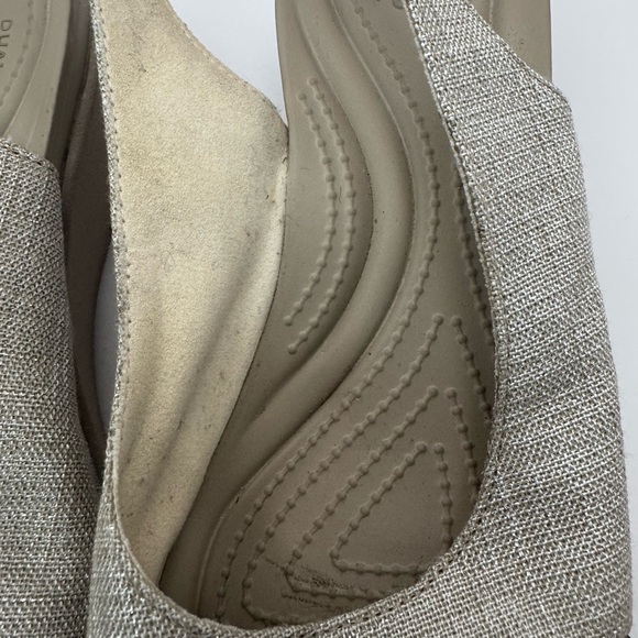 Crocs Leigh Ann Slingback Wedge Heels Womens Sz 9 Beige Fabric Sandals EUC - Picture 5 of 16